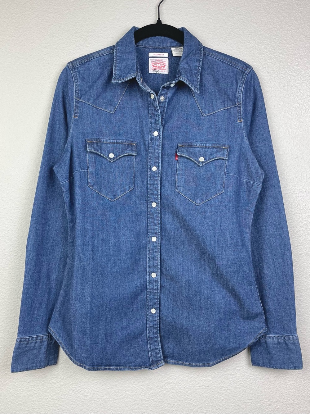 Levi's Women's XS Tailored Fit Classic Denim Western Shirt Blue Pearl Snaps Blue - Picture 7 of 16